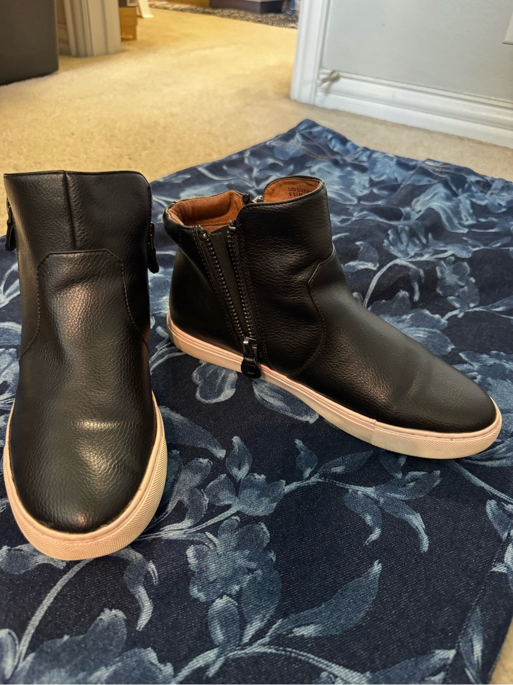 Gentle Souls by Kenneth Cole Comfort Sneakers